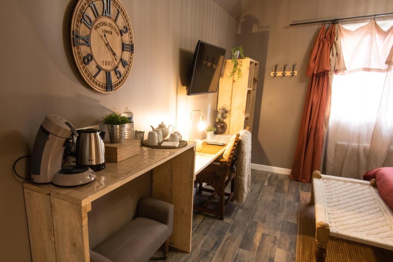 J&J Room - Hebergement D'Exception Pres De Provins! Le Bas Courton Exterior photo